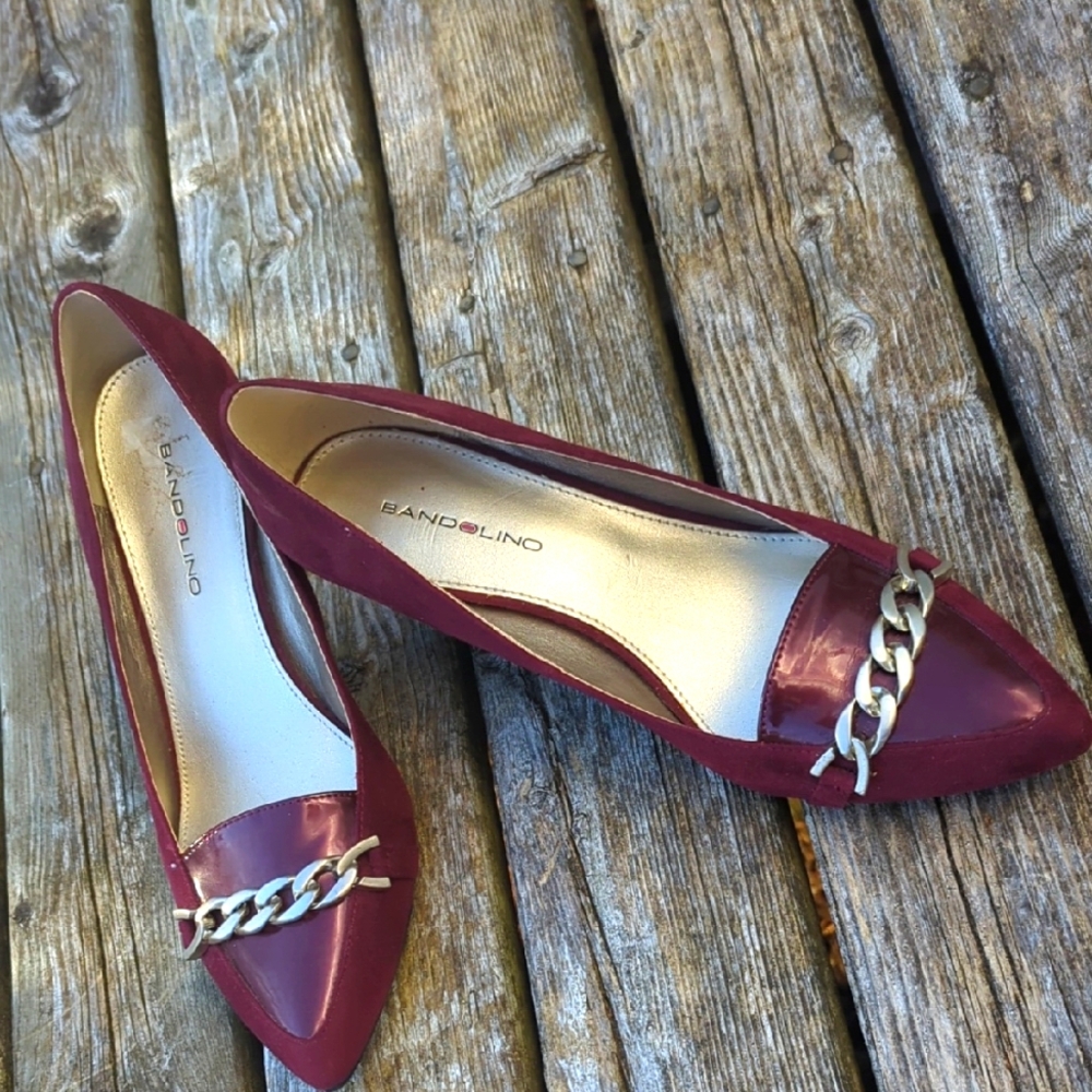 Bandolino Women's Burgundy Chain Detail Flats